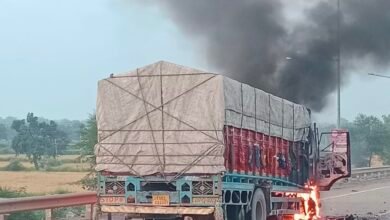 दामाखेड़ा ओवरब्रिज पर ट्रक में लगी आग, एक घंटे की मशक्कत के बाद पाया गया काबू