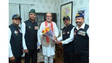 राज्यपाल डेका से भेंट कर भूतपूर्व सैनिकों ने आरक्षण पर हस्तक्षेप की मांग की