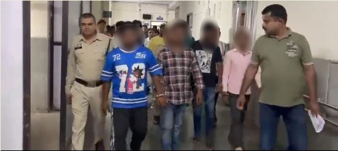 गणेश विसर्जन के दौरान पुलिसकर्मियों से झूमाझटकी करने वाले 4 गिरफ्तार