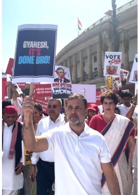 एसआईआर के खिलाफ इंडी गठबंधन का प्रदर्शन; निर्वाचन आयोग तक मार्च, विपक्ष ने ईसीई के इस्तीफे की मांग की