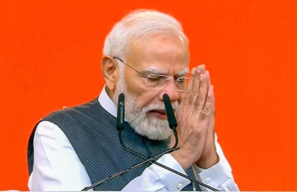 25 सालों से जनसेवा में मसर्पित प्रधानमंत्री मोदी, इन योजनाओं का गुजरात से दिल्ली तक किया विस्तार