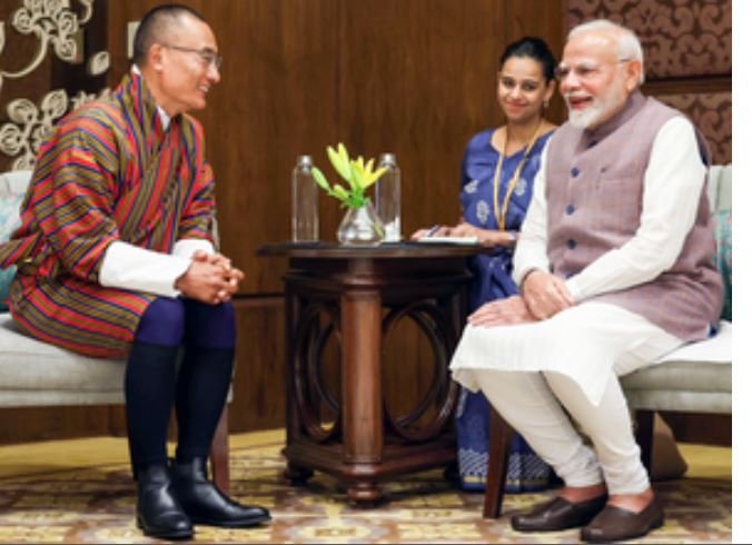 पीएम मोदी के नेतृत्व को 25 साल: भूटानी प्रधानमंत्री तोगबे ने 'बड़े भाई' को बताया 'विष्णु अवतार'