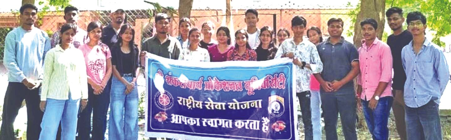 स्वयंसेवकों ने श्रमदान से एसएसपीयू परिसर और सार्वजनिक स्थलों की सफाई कर किया जागरूक