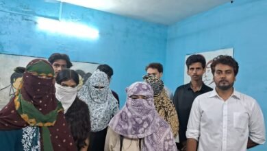 गरबा के कपड़ों में सिगरेट पीने और पिस्टलनुमा चीज दिखाने का वीडियो वायरल, नौ गिरफ्तार