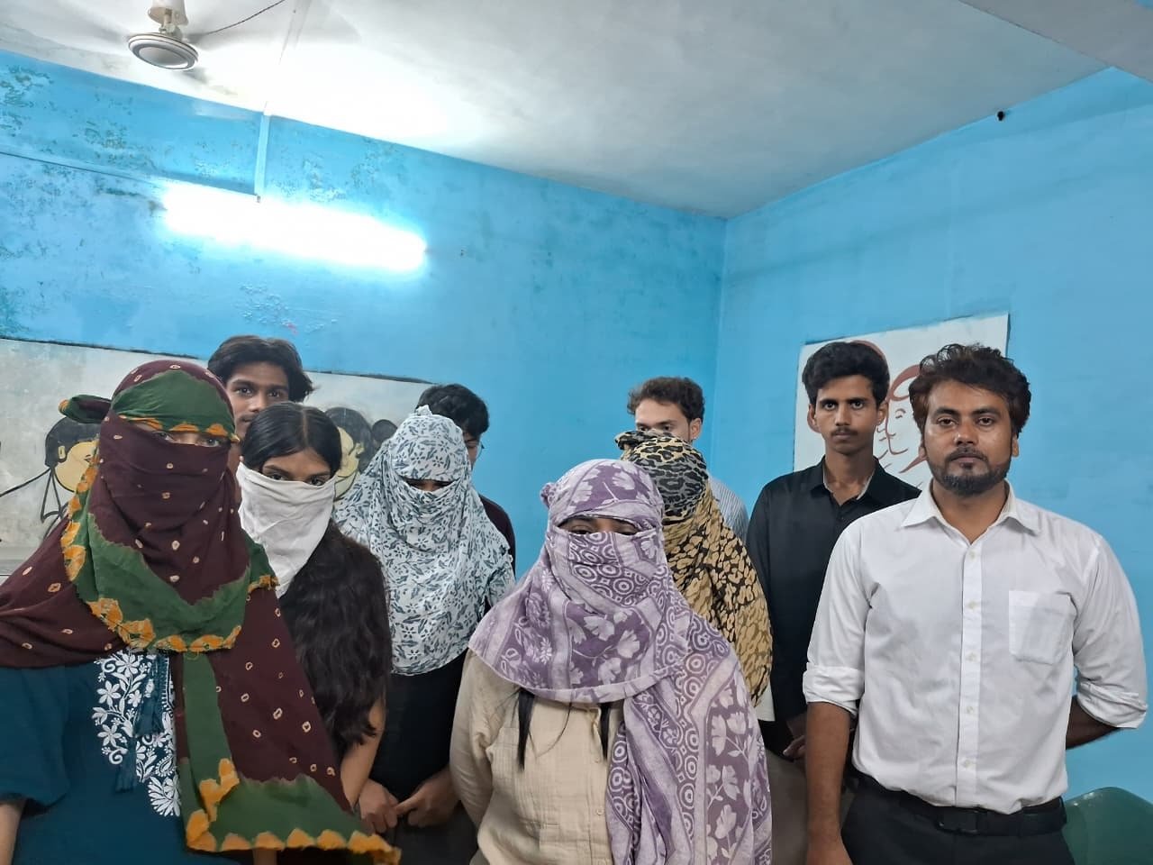 गरबा के कपड़ों में सिगरेट पीने और पिस्टलनुमा चीज दिखाने का वीडियो वायरल, नौ गिरफ्तार