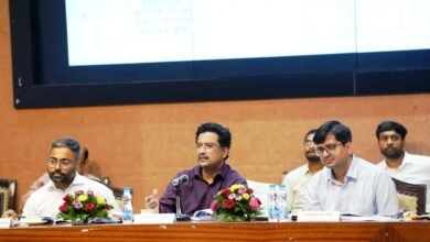 पीएम आवास में गोलमोल जवाब से हुए नाराज, दो अफसरों को नोटिस पीएम आवास में लापरवाही बर्दाश्त नहीं