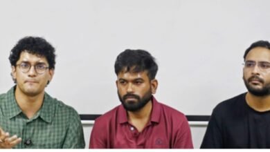 फ्लाइट के अंदर दिल्ली पुलिस का एक्शन, हिरासत में दिपके, रांका और सौरव; तुषार गांधी को मुंबई पुलिस ने कियाडिटेन