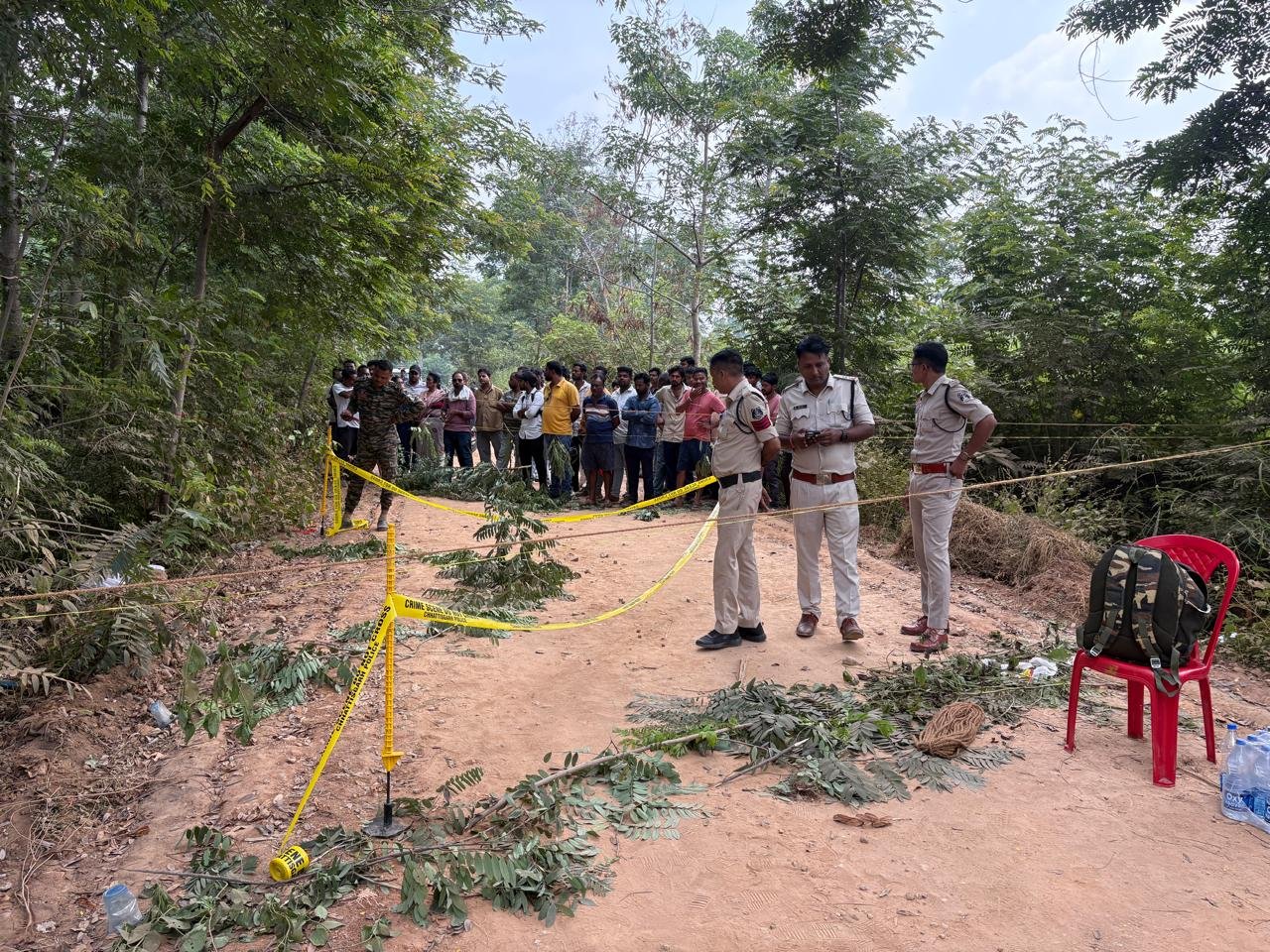 सड़क किनारे मिली युवक की लाश, हत्या की आशंका