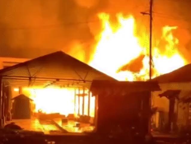 मणिपुर में फिर हिंसा, नौ लोगों की मौत, कई घरों में लगाई आग