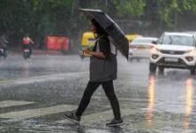 दिल्ली में भारी बारिश और तेज हवाओं के कारण ठंडा हुआ मौसम, आईएमडी ने ‘रेड’ अलर्ट जारी किया