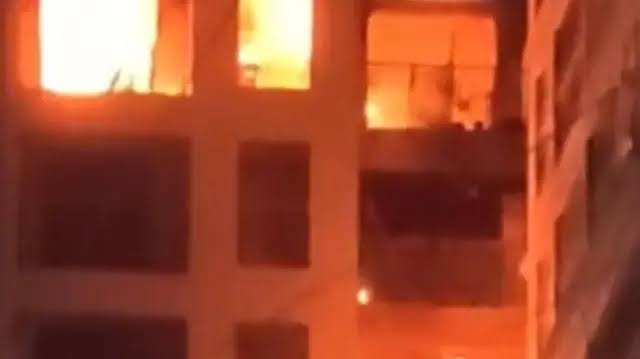 मुंबई: नालासोपारा इलाक़े में बहुमंज़िला इमारत में लगी आग, कई लोगों को बचाया गया