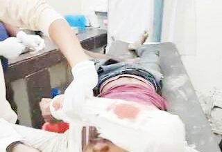 खड़े ट्रक में घुसी बाइक, 1 मौत, 2 गंभीर