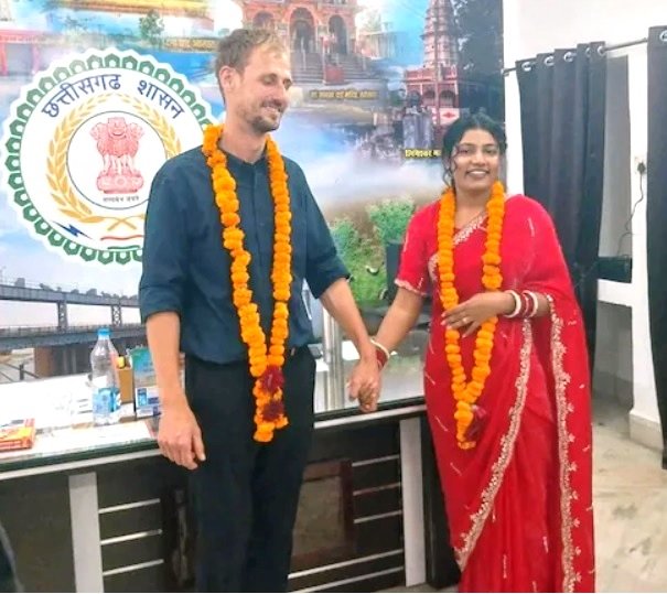 सात समंदर पार जुड़ा रिश्ता, पामगढ़ की क्रिस्टीना ने डच युवक से की शादी