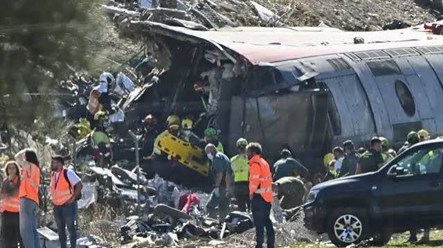स्पेन में दो तेज़ रफ़्तार ट्रेनों की टक्कर, 64 लोगों की मौत; अब तक जो पता है