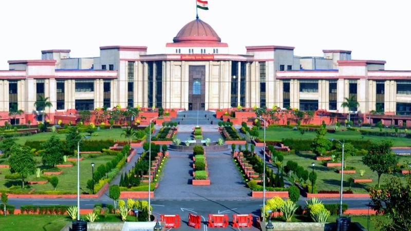 मां की मौत के बाद 47 वर्षीय बेटी की नौकरी की मांग खारिज