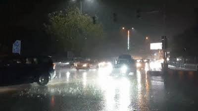 दिल्ली एनसीआर में जारी बारिश से तापमान में गिरावट, एक्यूआई पर ये हुआ असर