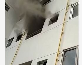 कोलकाता: साउथ सिटी कॉम्प्लेक्स की 28वीं मंजिल पर लगी आग, दमकल गाड़ियां तैनात
