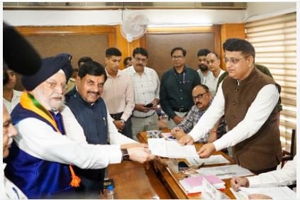 केंद्रीय मंत्री हरदीप पुरी ने मध्य प्रदेश से राज्यसभा के लिए नामांकन भरा