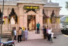 राष्ट्रीय एकता दिवस पर धमतरी पुलिस का स्वच्छता अभियान, शहीद स्मारक और माता चंडी मंदिर की सफाई कर दिया संदेश