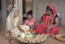 PM Awas Yojana: कभी बैनर की दीवारों के बीच गुजरती थी जिंदगी, अब पक्के घर में संवर रहे आशा के सपने