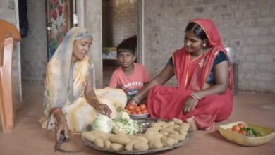 PM Awas Yojana: कभी बैनर की दीवारों के बीच गुजरती थी जिंदगी, अब पक्के घर में संवर रहे आशा के सपने