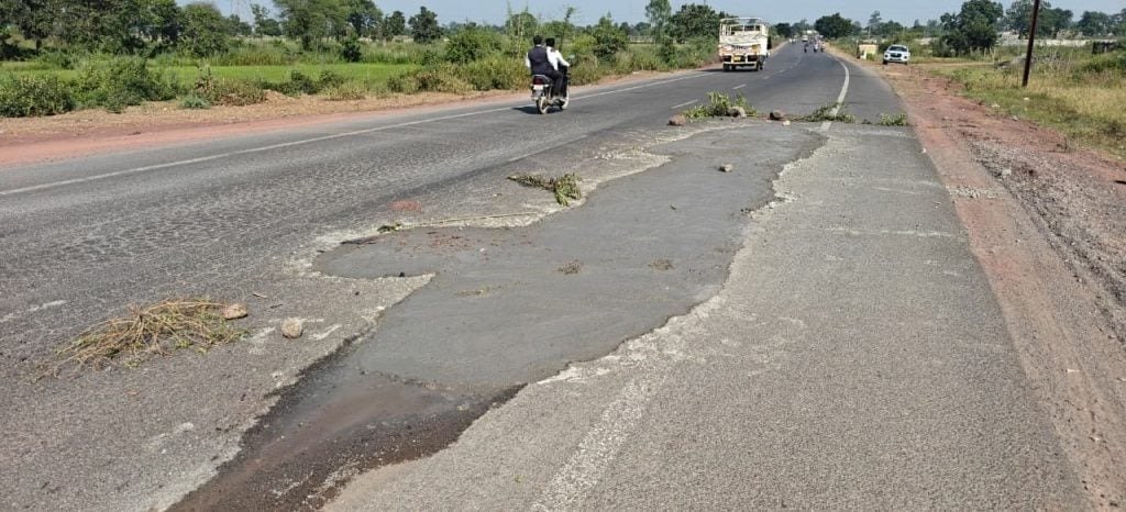 188 करोड़ की NH-130A की गुणवत्ता पर उठे सवाल! निर्माण पूरा होने से पहले ही रिपेयरिंग का काम जारी, ठेकेदार को नोटिस देकर भूले अधिकारी