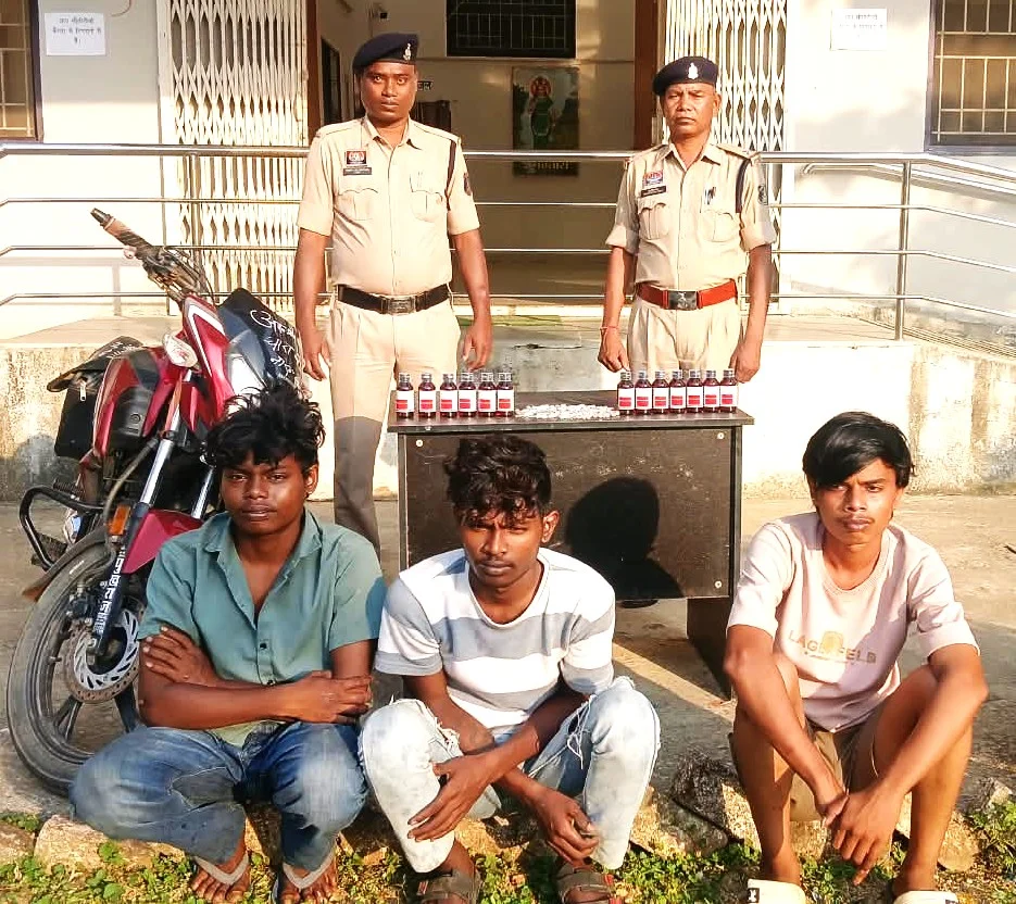 सरायपाली पहुंचने से पहले पकड़ी गई नशे की खेप, तीन गिरफ्तार, अब पुलिस जांच में तलाशे जाएंगे नेटवर्क के कनेक्शन।