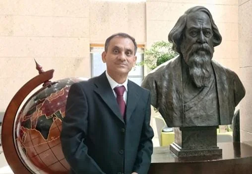 हिंदी विश्वविद्यालय के डॉ. अनिर्बाण घोष ने पीकिंग की अंतरराष्ट्रीय संगोष्ठी में पढ़ा शोध पत्र।