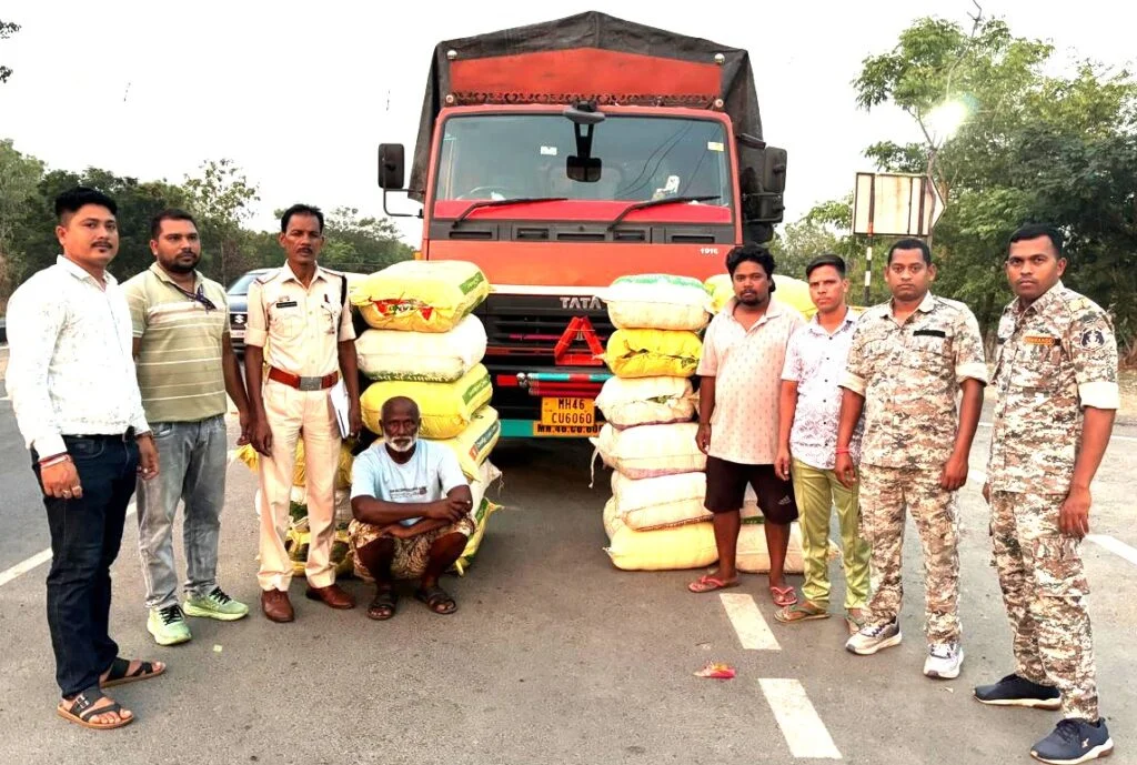 ऑपरेशन निश्चय का बड़ा प्रहार: रेहटीखोल में 560 किलो गांजा जब्त, महाराष्ट्र के दो तस्कर गिरफ्तार।