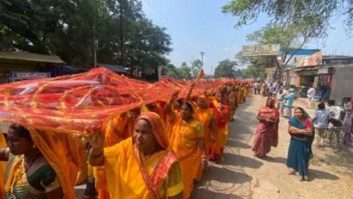 183 मीटर लंबी चुनरी यात्रा में उमड़ा मातृशक्ति का जनसैलाब, मस्तूरी में भक्ति और उत्साह का माहौल।