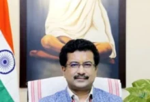 अफसर तो बहुत आए-गए, लेकिन सोनमणि बोरा को आज भी क्यों याद करते हैं बिलासपुर-जांजगीर के लोग…?,कक्ष में राष्ट्रपिता महात्मा गांधी की बड़ी तस्वीर, कार्यशैली में मान…
