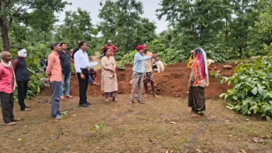पीएम जनमन आवास और जल संरक्षण कार्यों का जायजा लेने मैदान में उतरीं जिला पंचायत सीईओ अनुपमा आंनद।