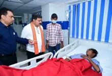 मरकाटोला घाट सड़क हादसे के घायलों और परिजनों से की मुलाकात, बेहतर उपचार के दिए निर्देश